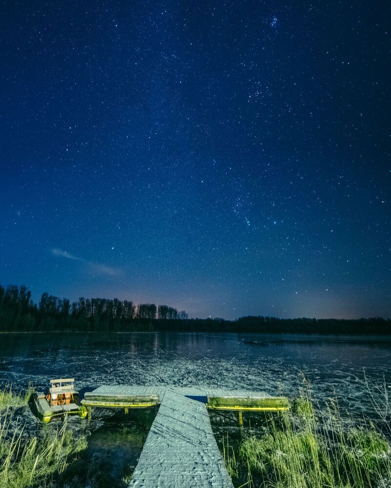 На черном озере