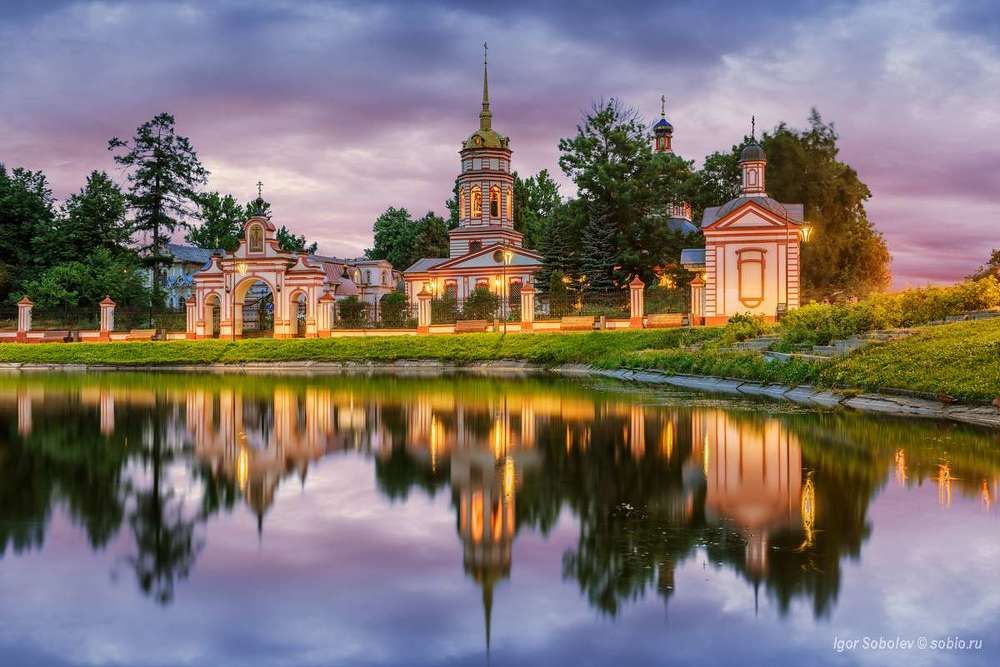 Храм Воздвижения Креста Господня в Алтуфьево.