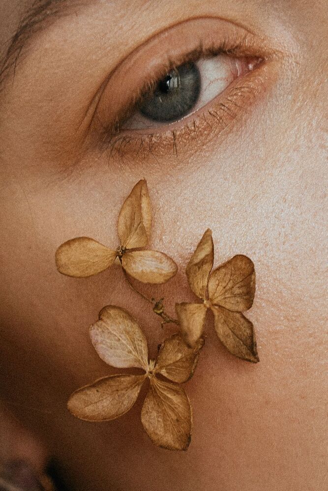 Albina and flower