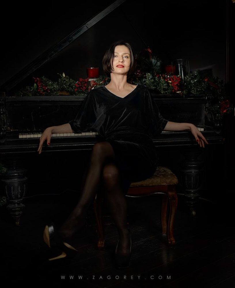 Woman pianist
