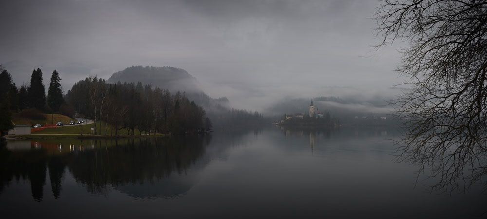 Одинокая скамейка