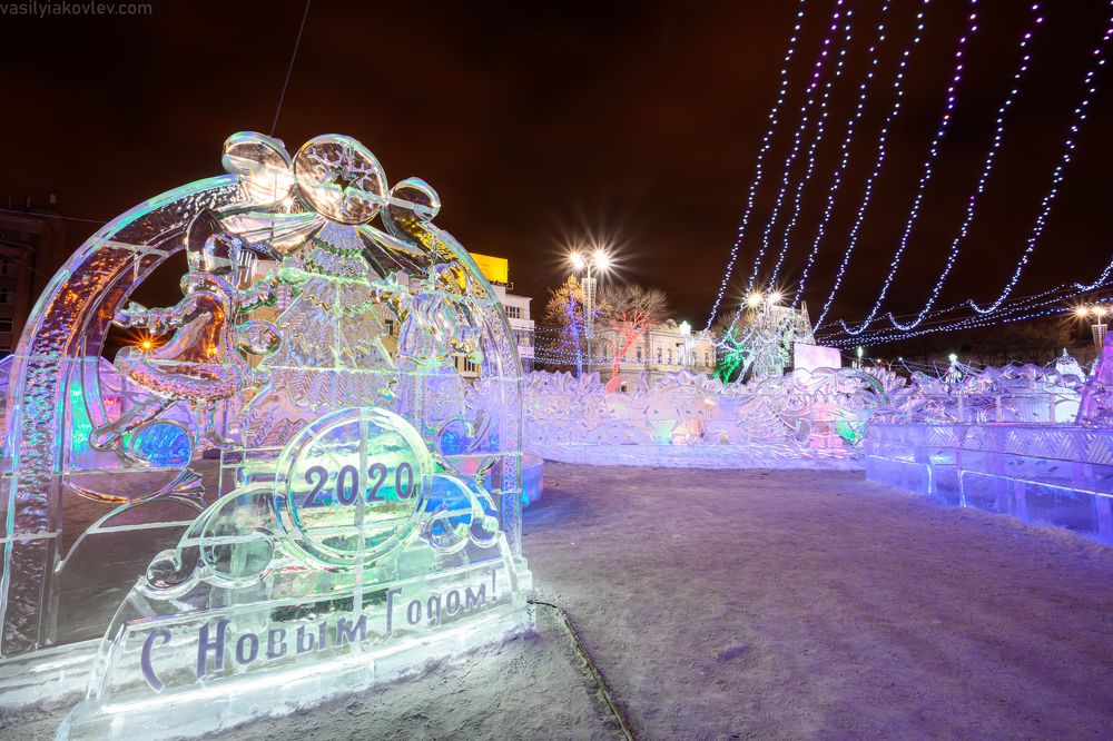 Ледовый городок в новогоднем Екатеринбурге