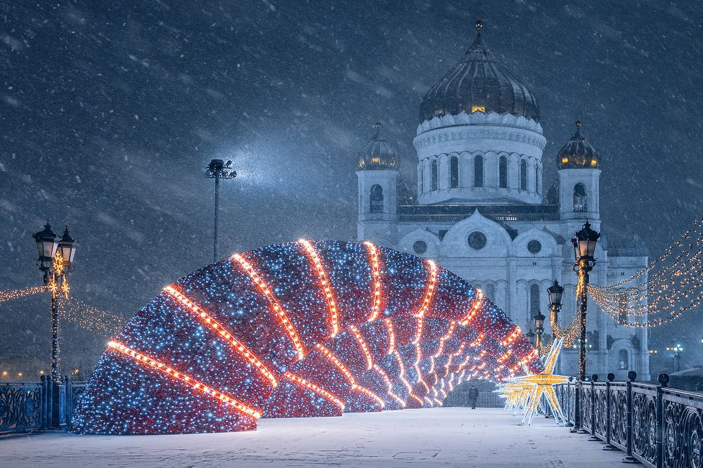 Новогодние декорации Патриаршего моста
