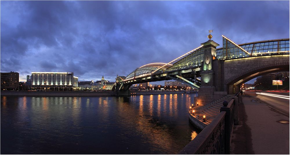 Московские открытки. В центре у воды.