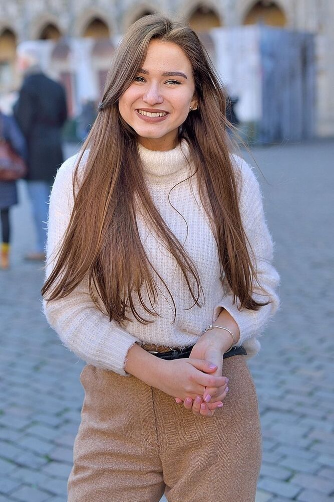 street portraits of girls from Brussels