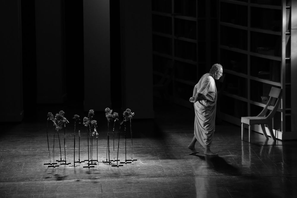 Socrates' Show
Hall of Unity
98 years