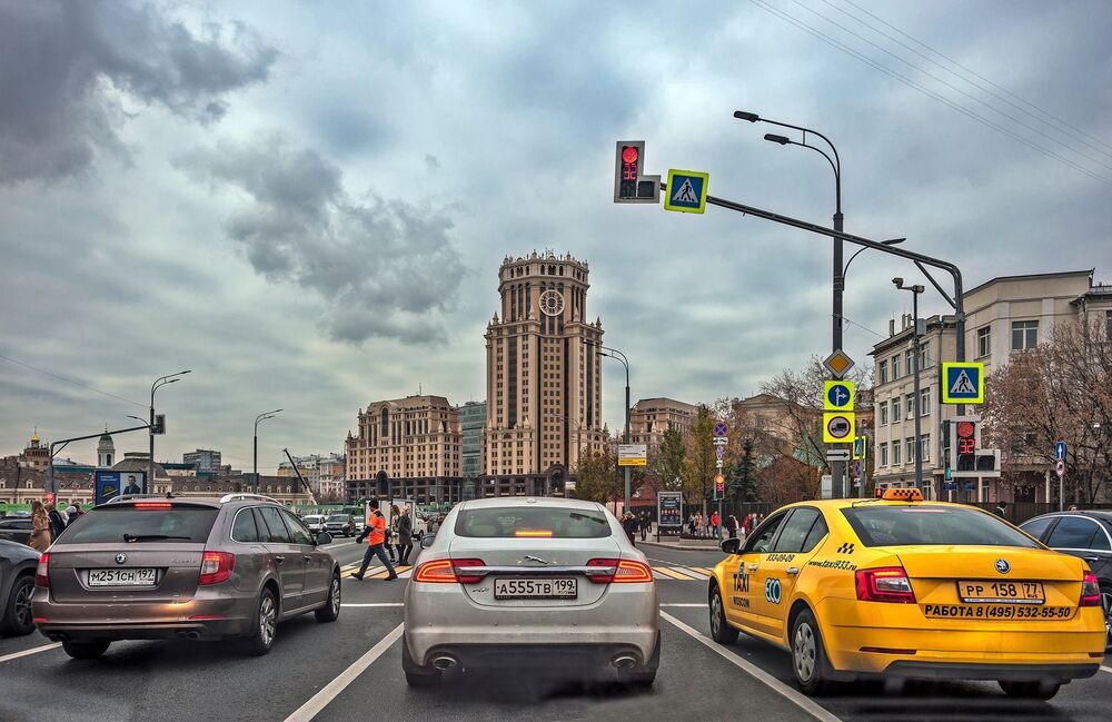 На машине по Москве