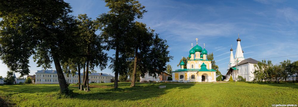 Мал, да удал монастырь