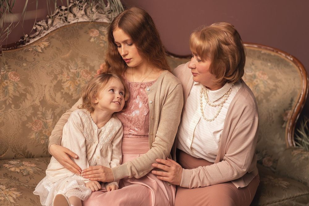 Оля, Злата, Елена