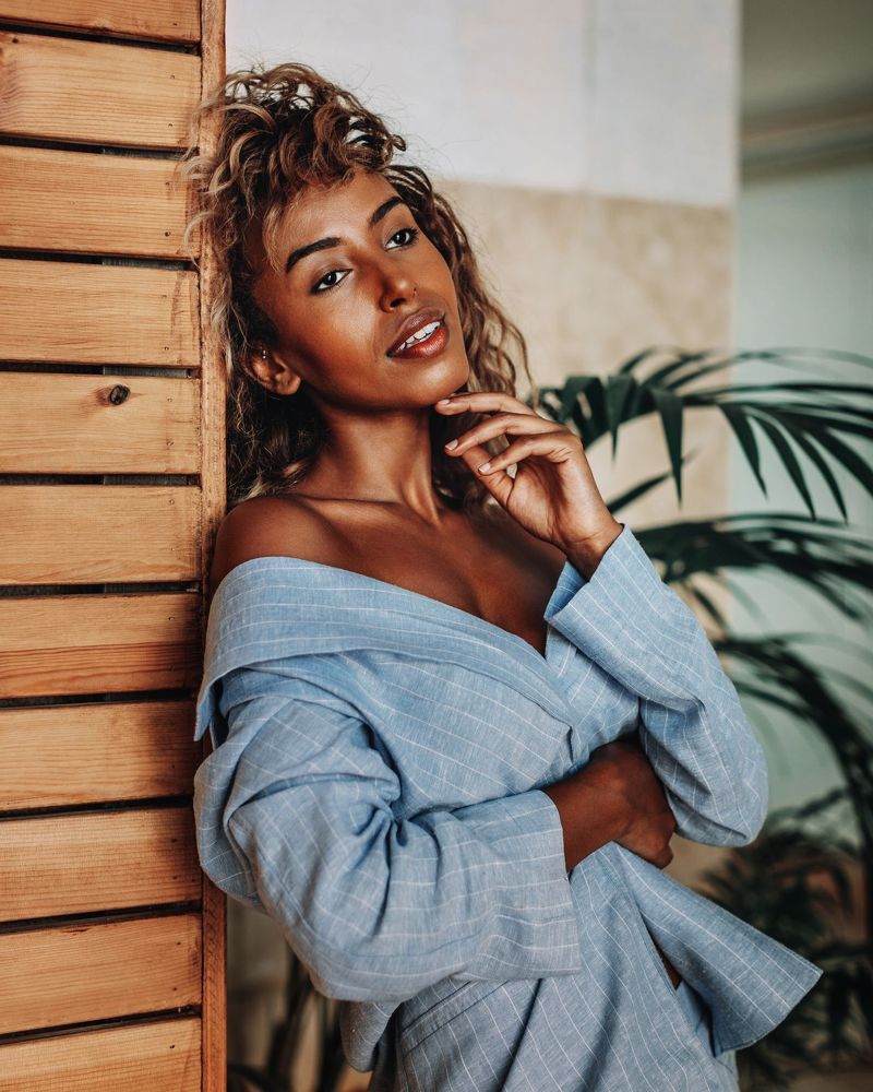 Model Elya Grema