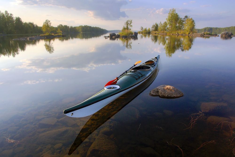Случился штиль, вода застыла...