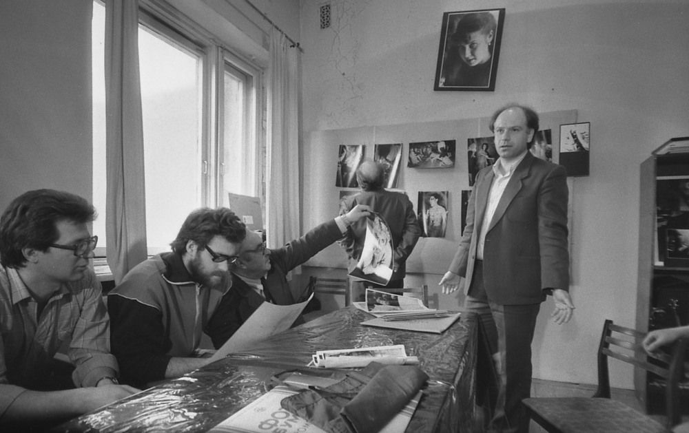 Александр Тетерин
обсуждает фотографии.