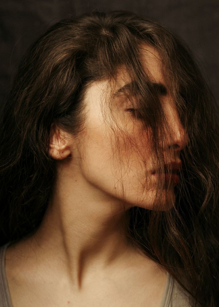 Distracted - Model - Elahe
