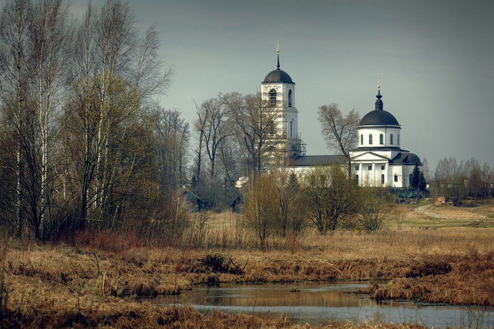 Подмосковье_ село Новосергиево_ Церковь Сергия Радонежского (1845) 13-ое апреля 20-го_ день 13:08 ...