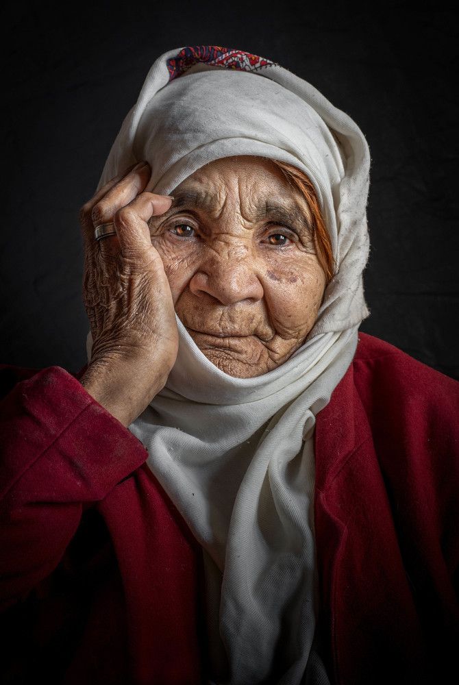 Patient - Tired of the day - Look at the turbulence - The mirror is not so spectacular - Struggle to look - take a look - Emerald eyes - Secret Shadow - pace of life  - Eyes locked in the light