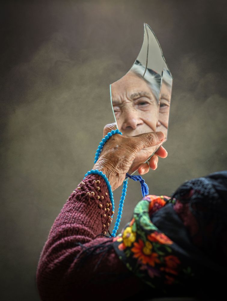 Patient - Tired of the day - Look at the turbulence - The mirror is not so spectacular - Struggle to look - take a look - Emerald eyes - Secret Shadow - pace of life  - Eyes locked in the light