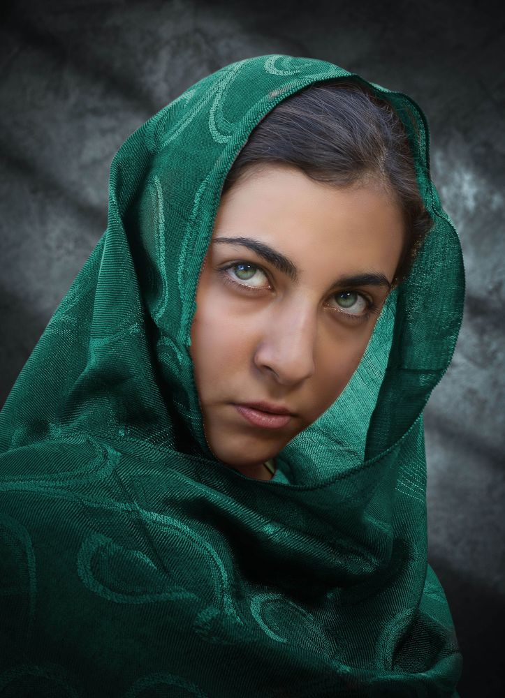 Patient - Tired of the day - Look at the turbulence - The mirror is not so spectacular - Struggle to look - take a look - Emerald eyes - Secret Shadow - pace of life  - Eyes locked in the light