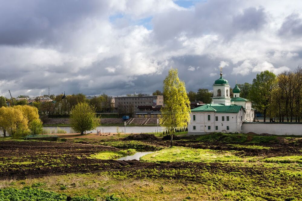 Весеннее