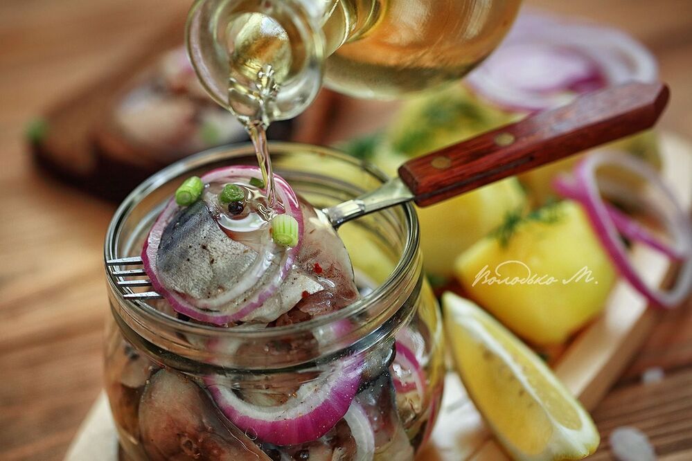Маринованная скумбрия с молодым картофелем и  пивом