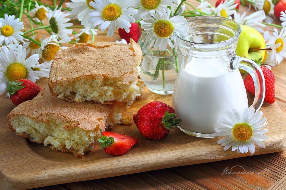 Шарлотка с молоком