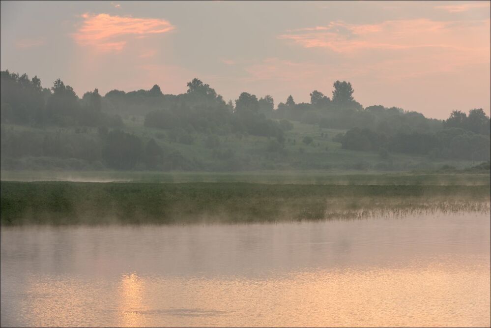 Утро, первая рябь на воде.