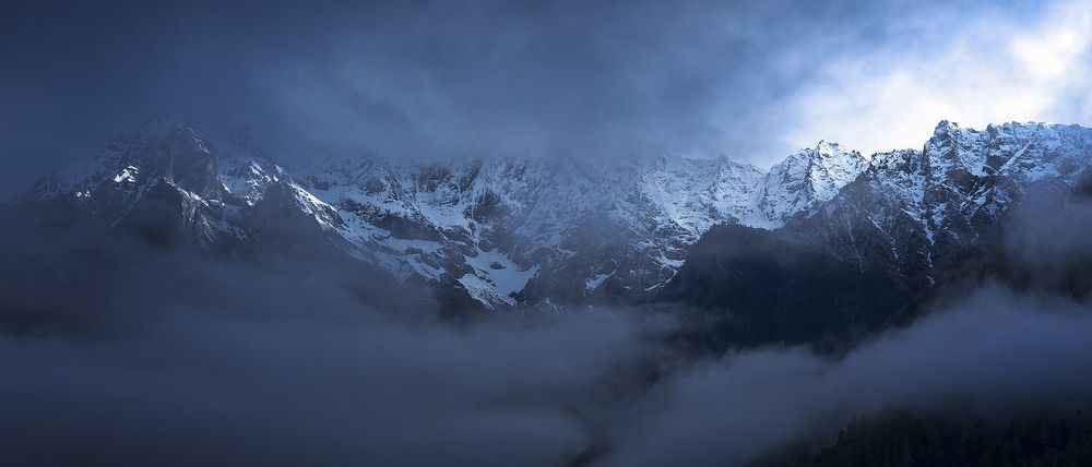 峡谷日出
