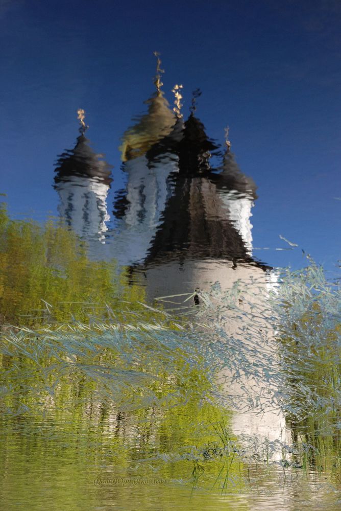 Россия.Псков. Троицкий собор. Отражение в р.Пскова.