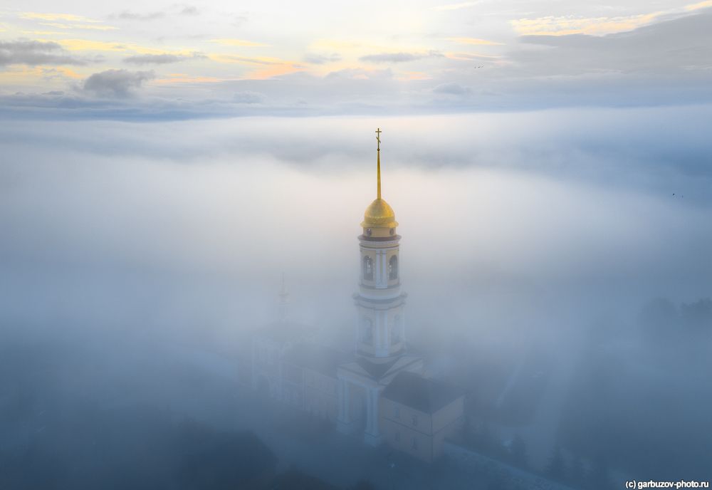 Качаясь на волнах тумана