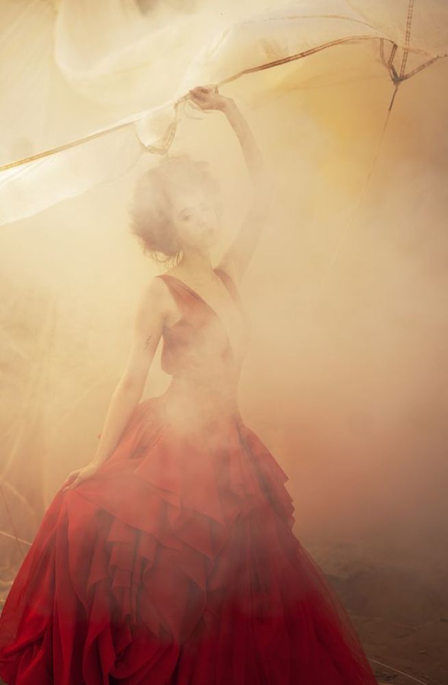 "Red parachute"  MD:Instagram  " olgikzor " Dress:[id190182|Ольга Малярова] MUAH: [club20549463|Визажист для фотосессий Петербург, Испания.]  Сотрудничество kirillartphoto@gmail.com  Бесплатное обучение обработке https://vk.com/sakrukin_photo  Быть моделью на моих съемках TFP оставлять заявку [club106086823|сюда]