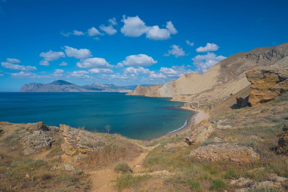На море