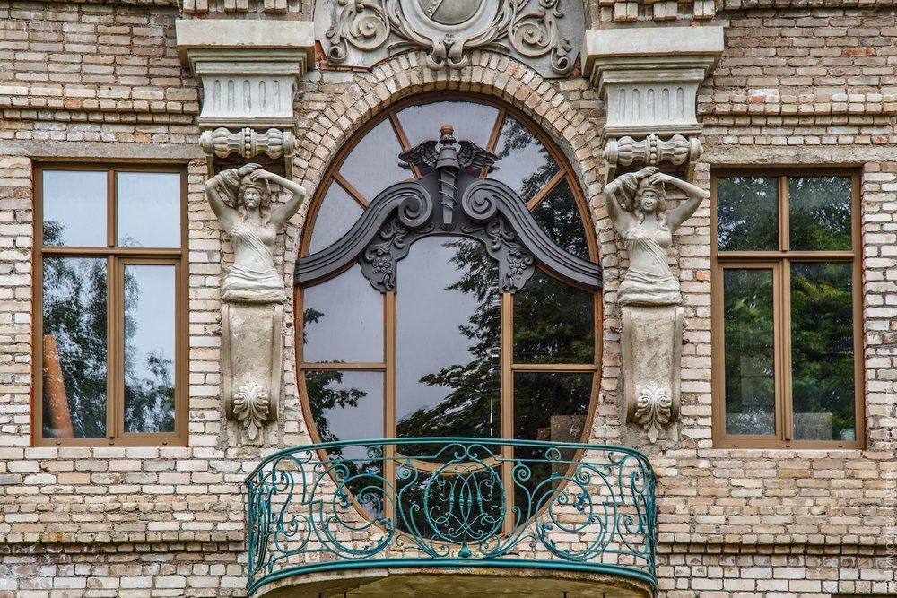 Дом с кариатидами