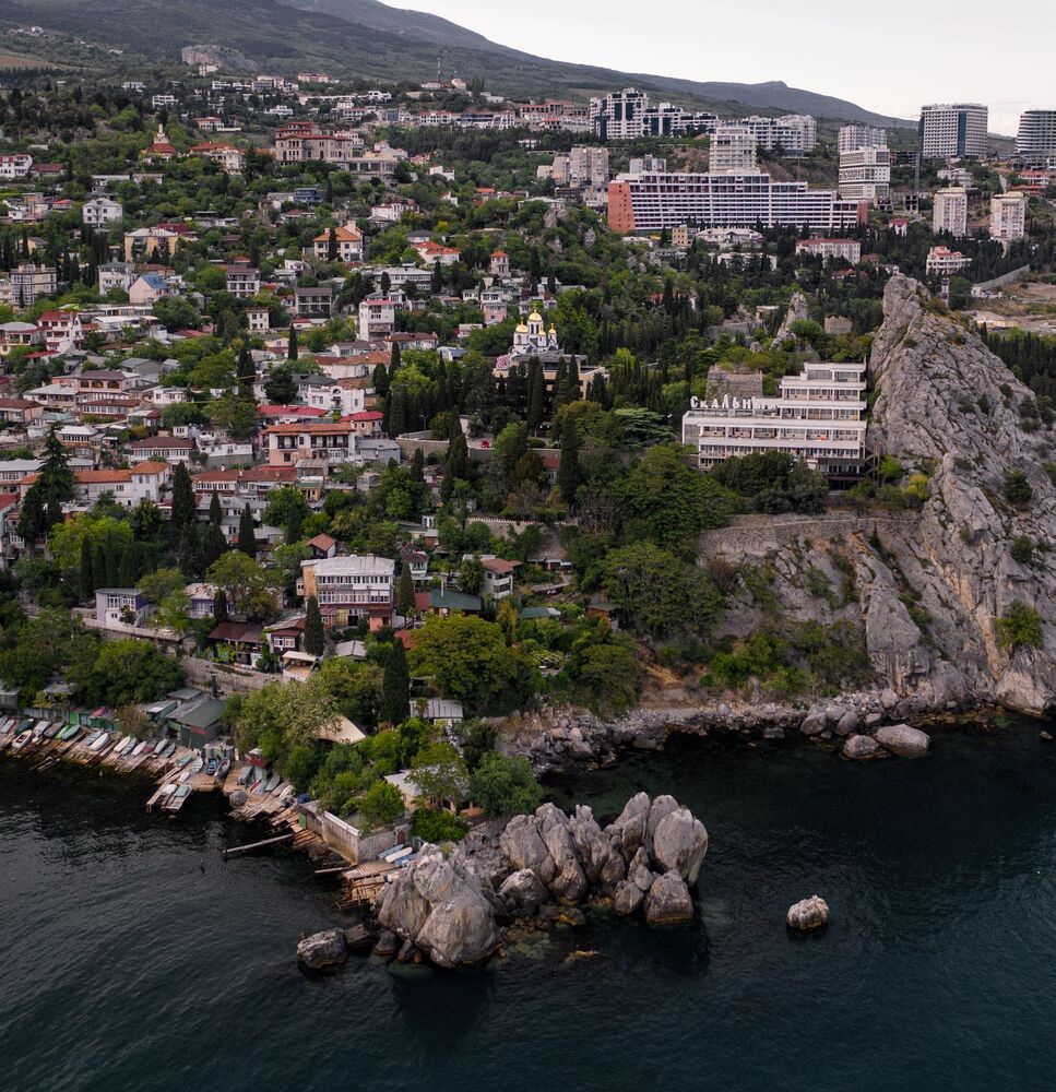 Весенний пасмурный Гурзуф