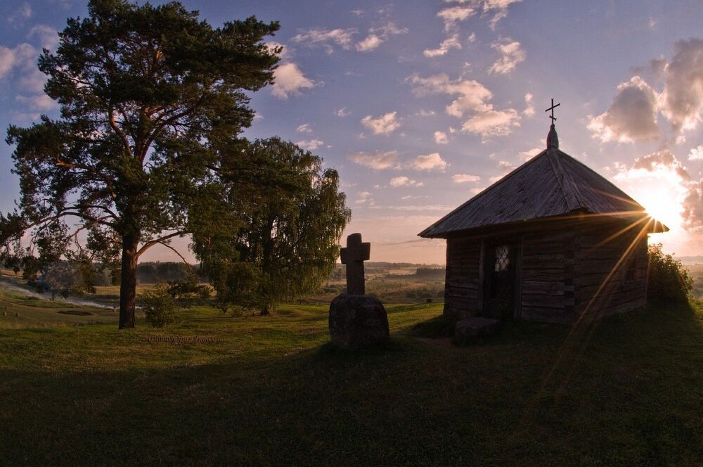 Савкина горка в утренних лучах солнца.