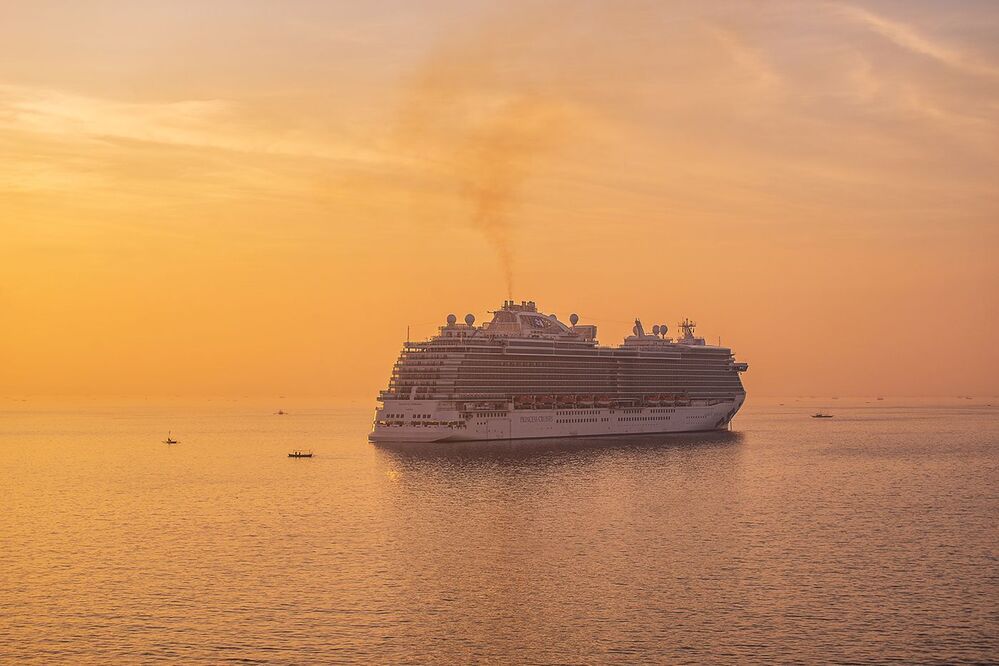 empty cruise ships