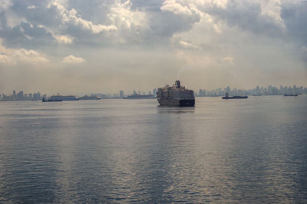 empty cruise ships