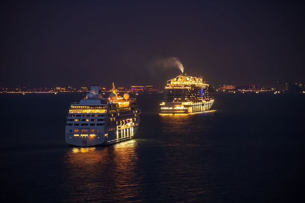 empty cruise ships