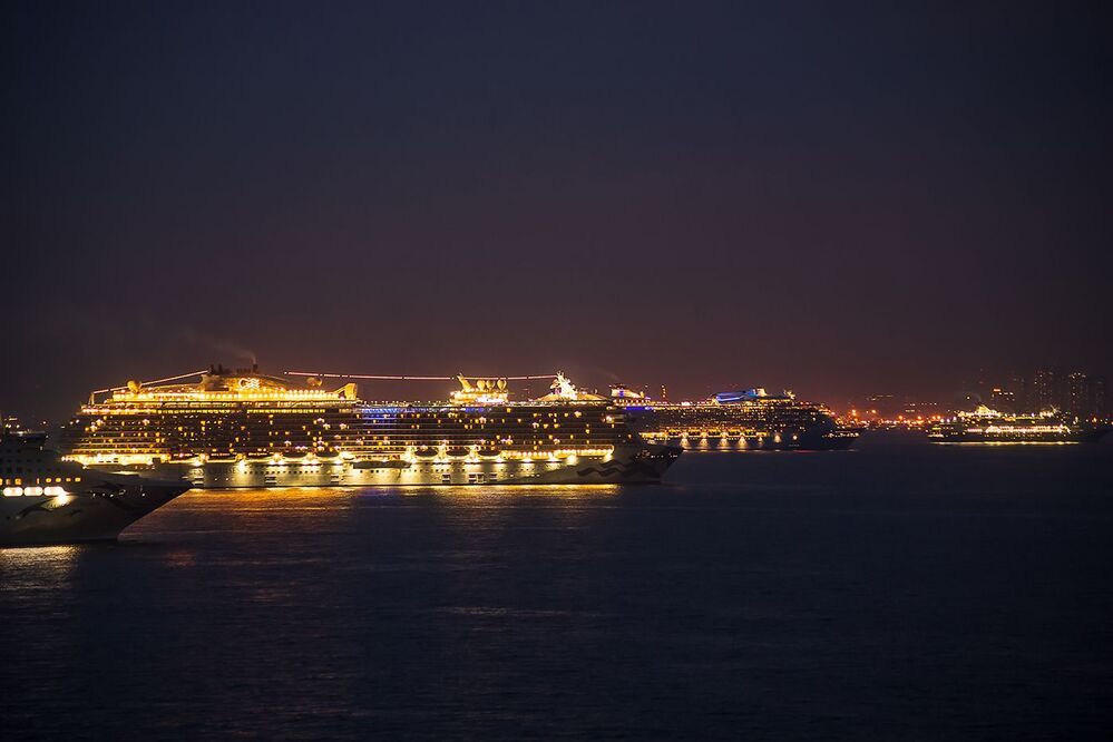 empty cruise ships