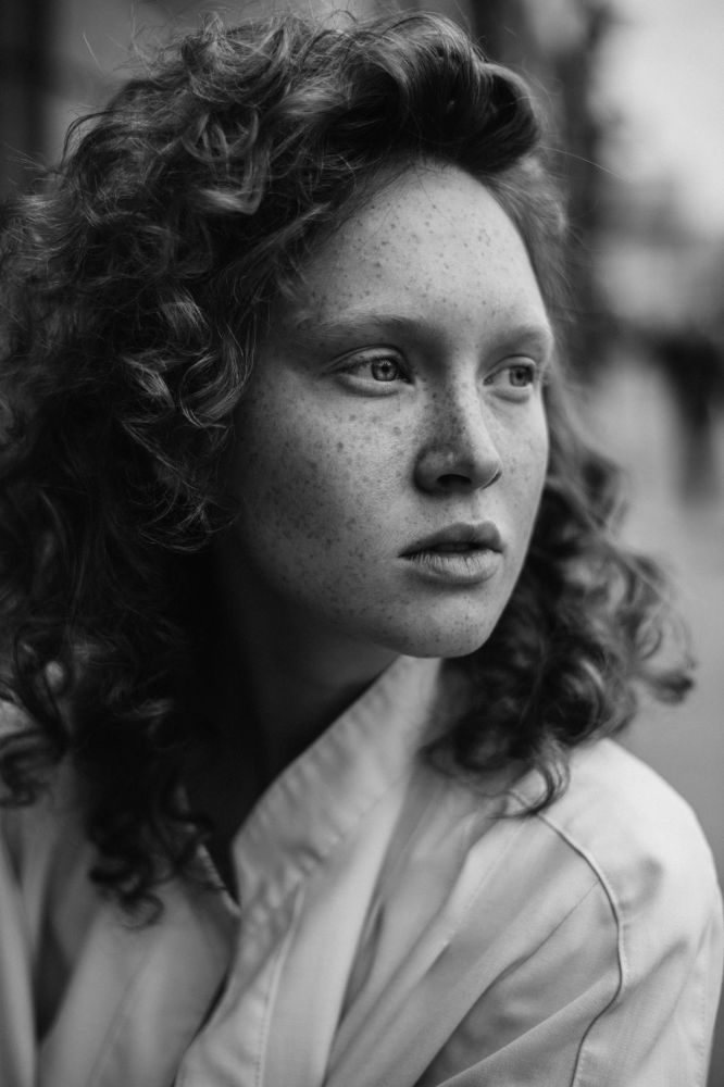 фото: Марина Щеглова в кадре: Арина Бикбулатова  #sheglovaphoto #фотографмаринащеглова #фотографмосква #москва #портрет #portrait #bnw #bnwphoto #bnwphotography #bnwportrait #moscow