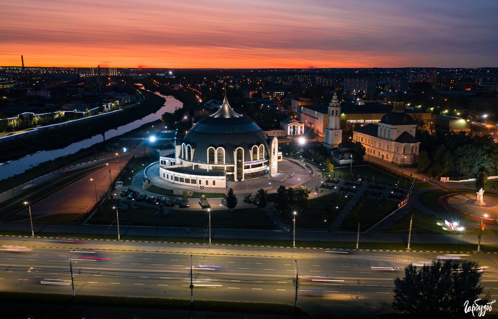 Тула. Ночь. Музей оружия