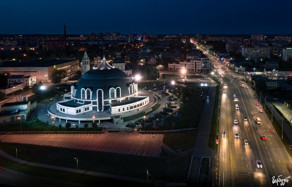 Тула. Ночь. Музей оружия