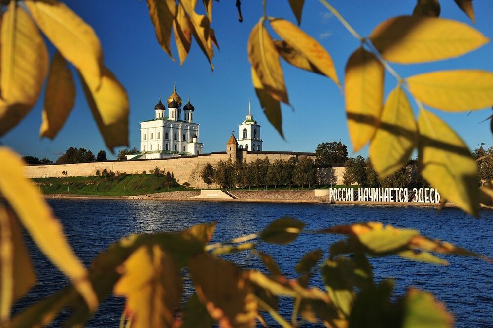 Есть город золотой.