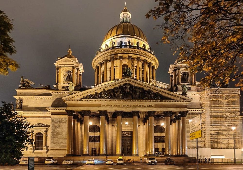 С мобилой по вечернему Питеру
