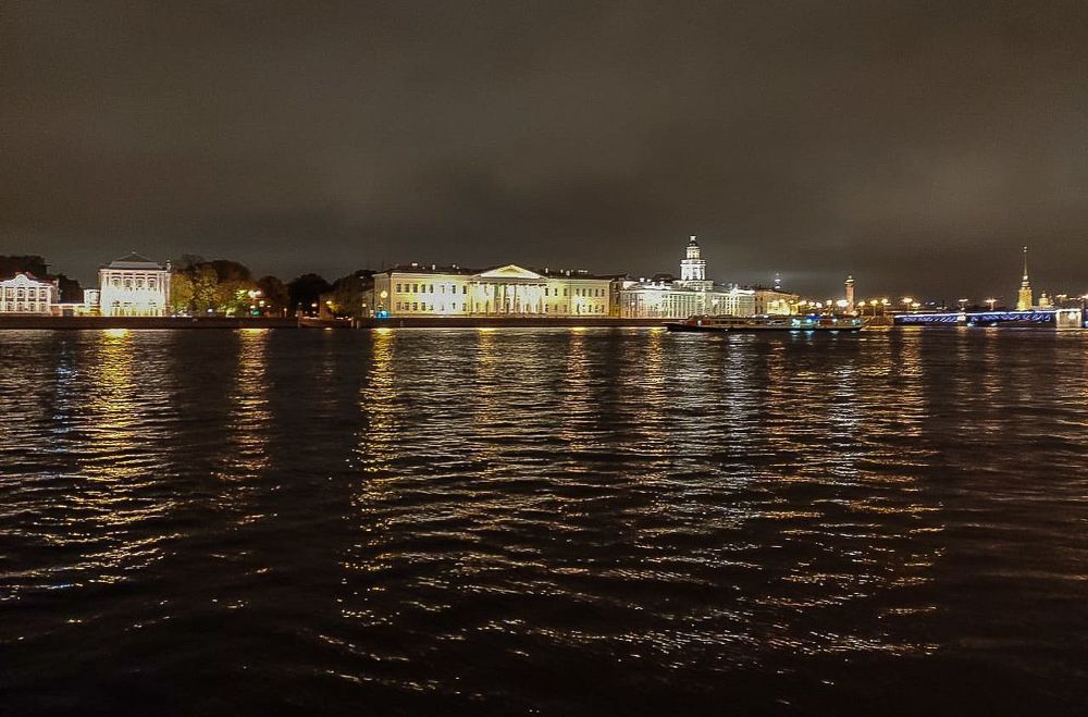 С мобилой по вечернему Питеру