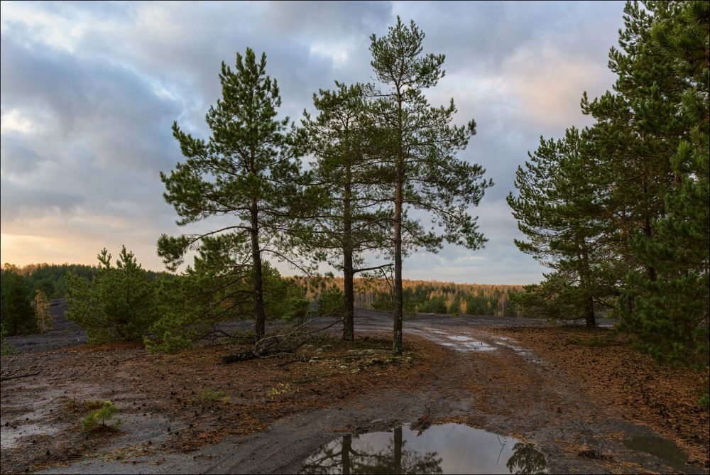 Утро на дороге через карьеры