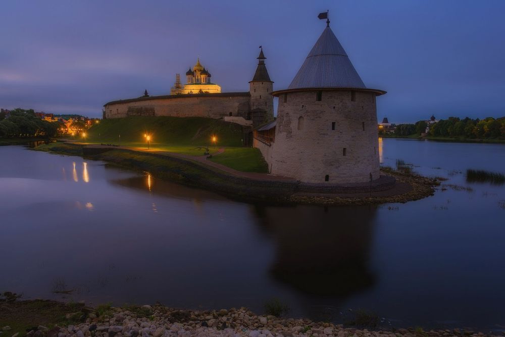 Псковский кремль (Кром) встречает рассвет