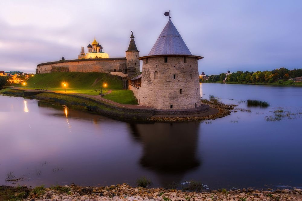 Псковский кремль (Кром) встречает рассвет