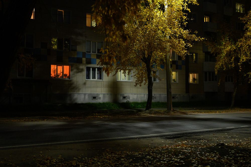 В свете фонарей