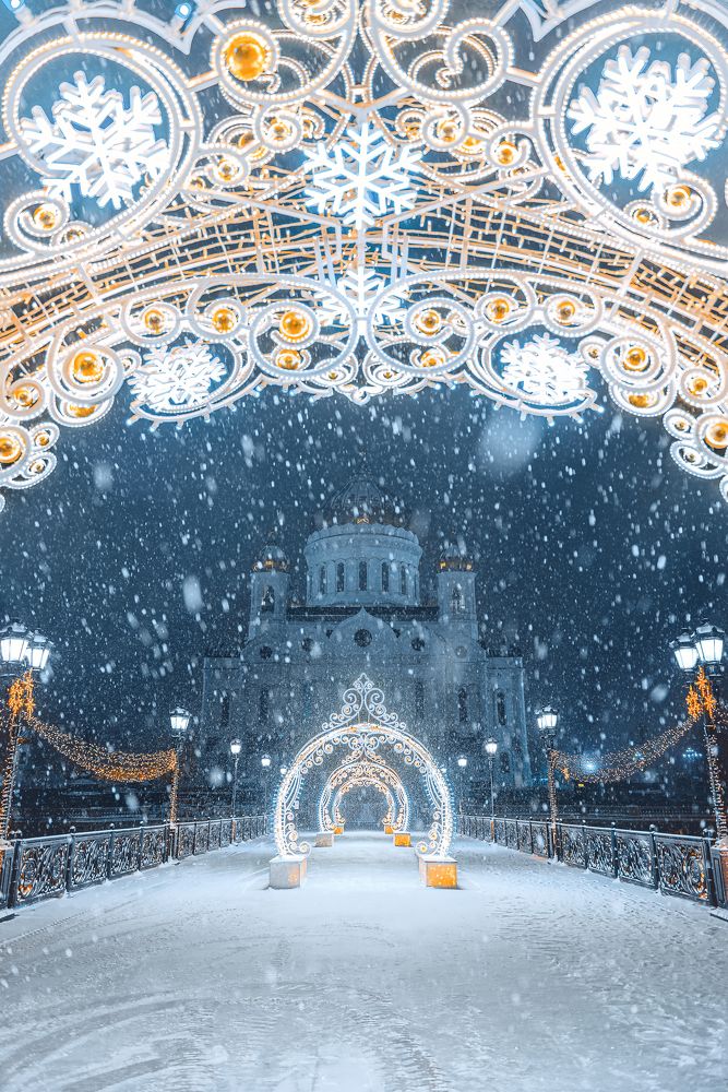 Новогоднее украшение Патриаршего моста