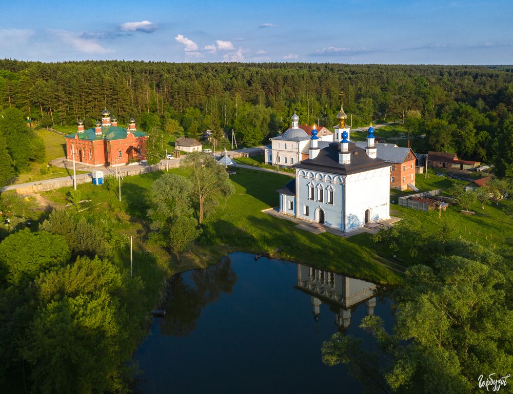 Церковь Введения во храм Пресвятой Богородицы. Свято-Введенский Макарьевский Жабынский мужской монастырь.