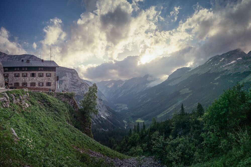 Горный отель "Karwendelhaus" und долина Шарнитц (Scharnitz)